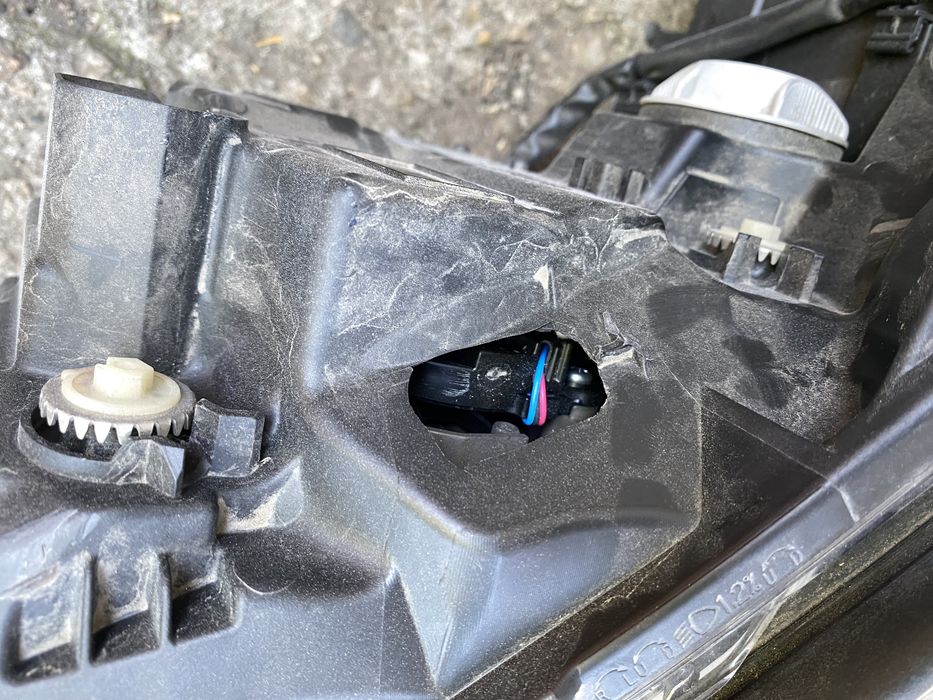 Far Subaru outback 6 facelift 2023 - 2025 far stanga led