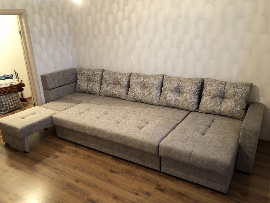 Продаётся диван, длина 3,8 м. Б/у, состояние хорошее