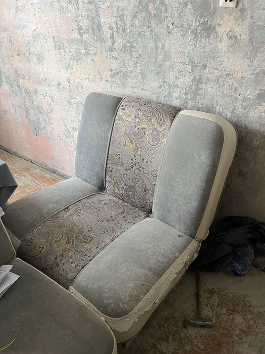 Продам диван б/у 10тыс самовывозом.