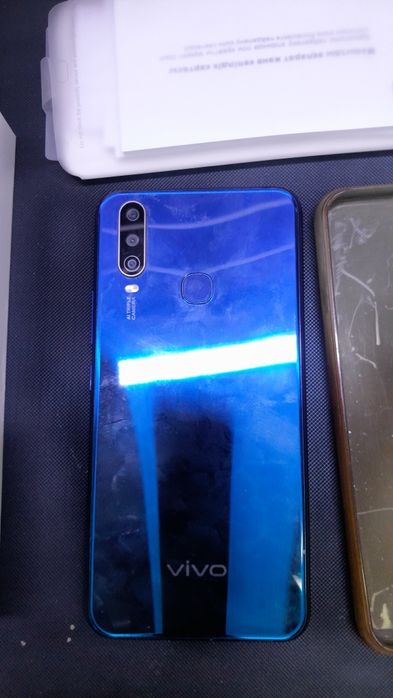 Продам телефон vivo y 12