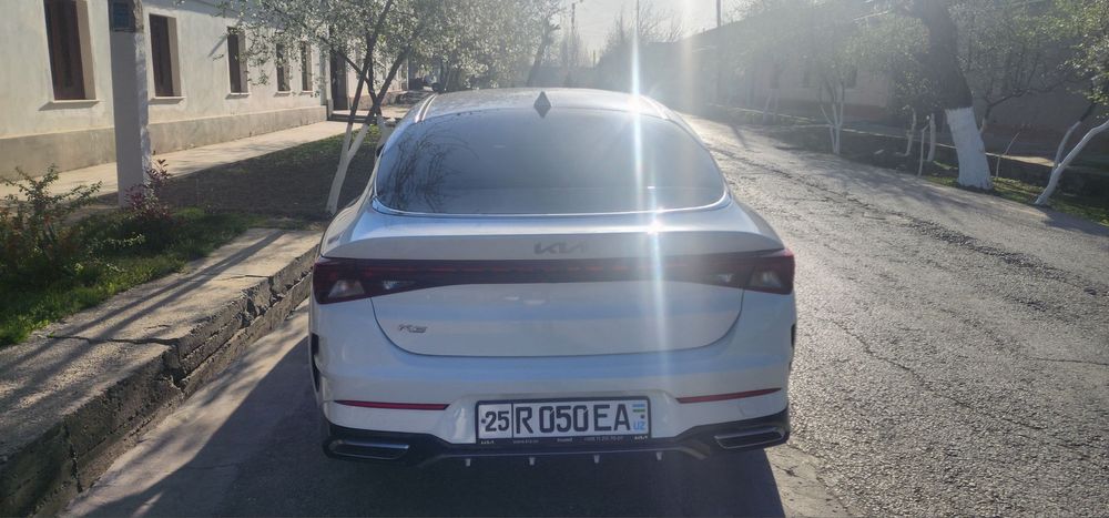 Kia K5 1-pozitsya