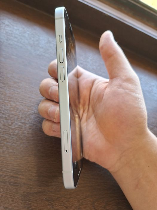 Iphone 15 128gb на гарантии 100% акб