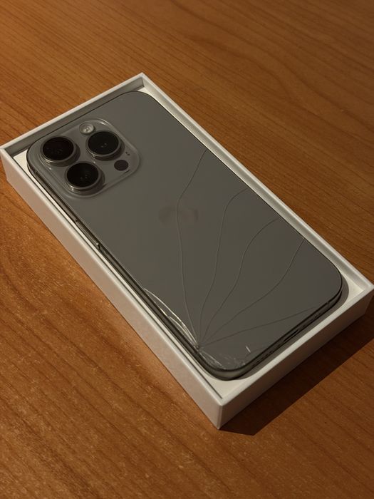 Iphone 15 Pro,cititi descrierea.