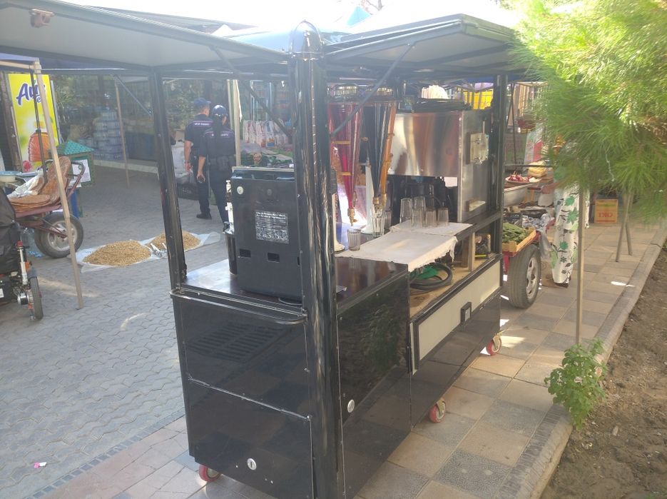 Fudtrak sotiladi Yaxna ichimliklar, Kaktel va Muzqaymoq.