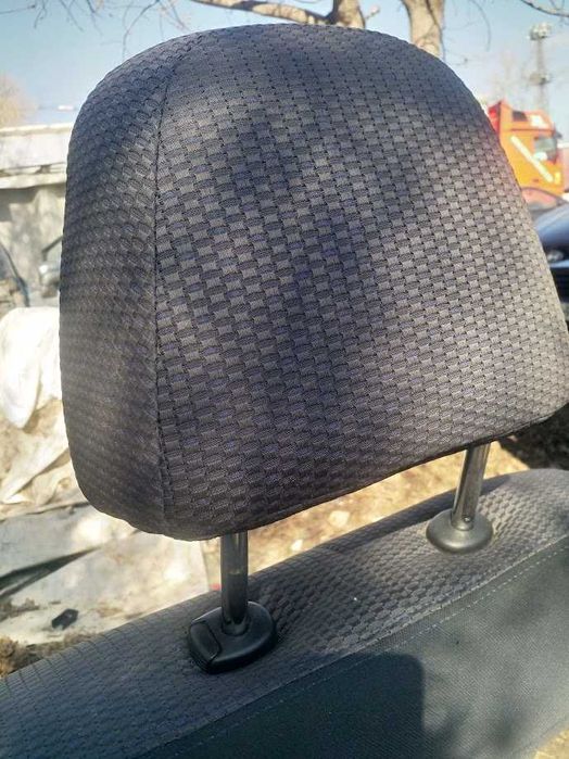 Предни седалки Нисан Тида