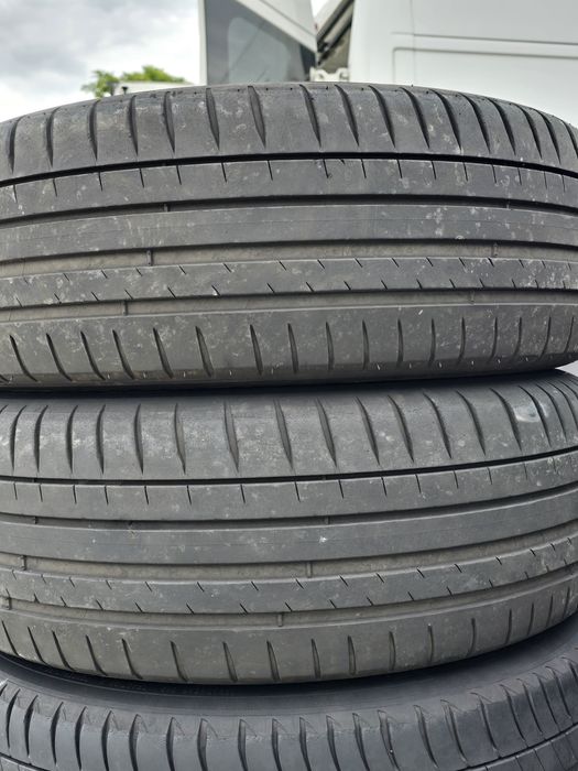 4 Броя 215/55/17 Michelin 2x5,5mm 2x5,2mm