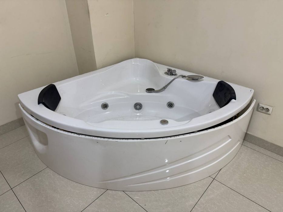Джакузи сотилади.