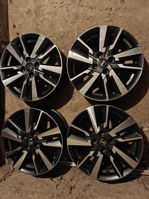 4 броя оригинални джанти на Нисан, стават и за Рено