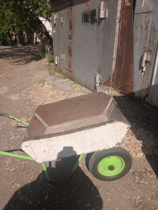 Тачка садовая продам