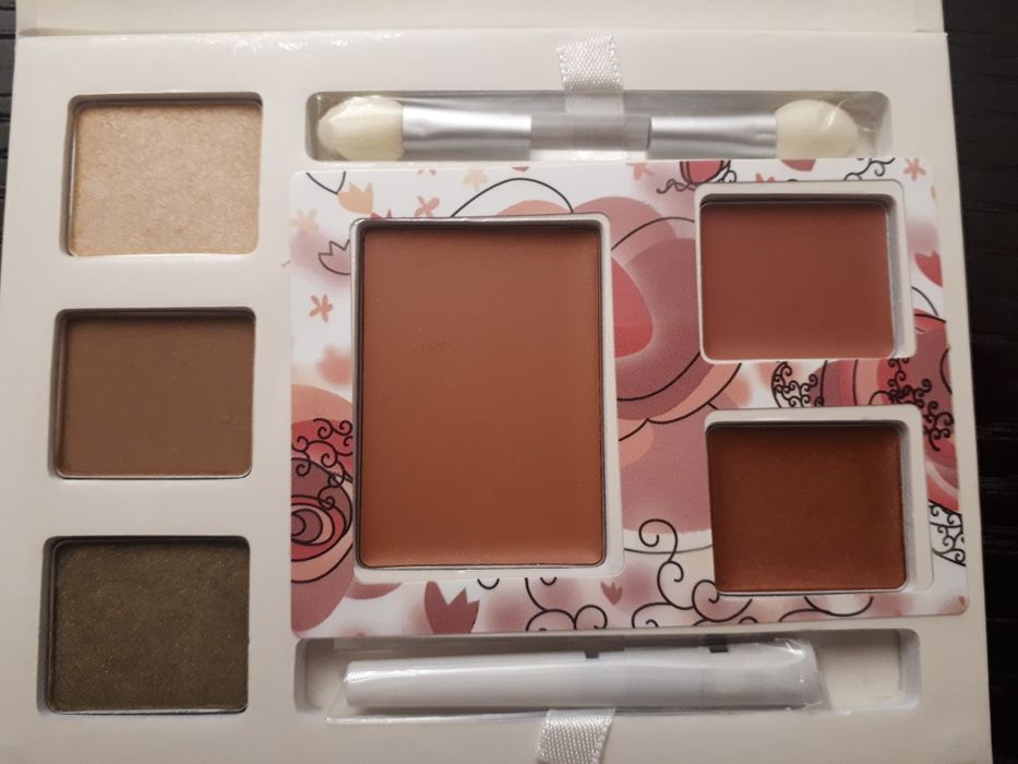 Продам  палетку теней