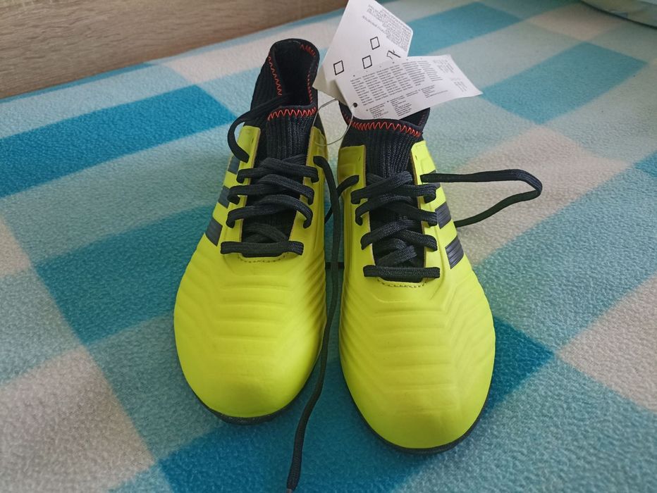 Нови спортни обувки,бутонки Адидас