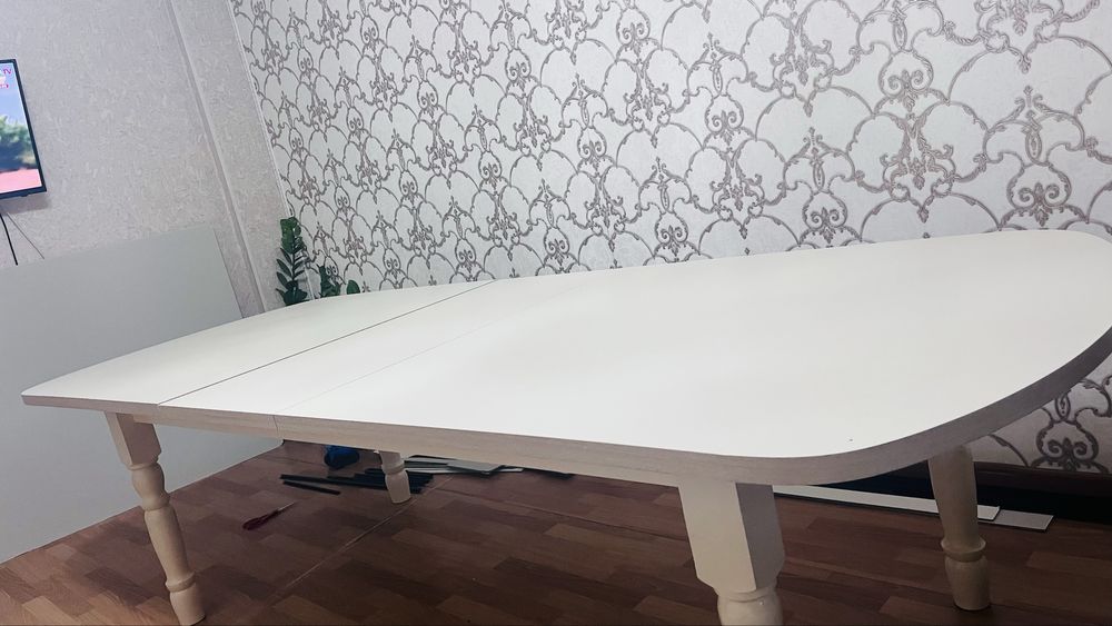 Стол для гостиной. В хорошем состоянии