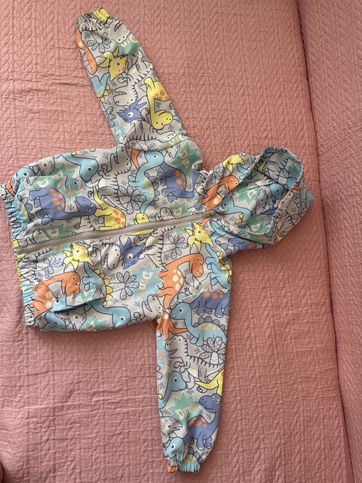 Продам детскую ветровку