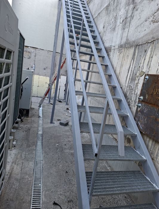 Confecti scari metalice