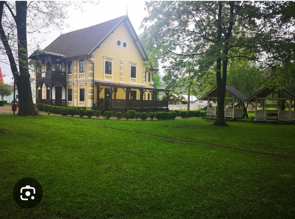 Castelul si parcul Ghica Dofteana, domeniu de 10,7 ha, mon. istoric