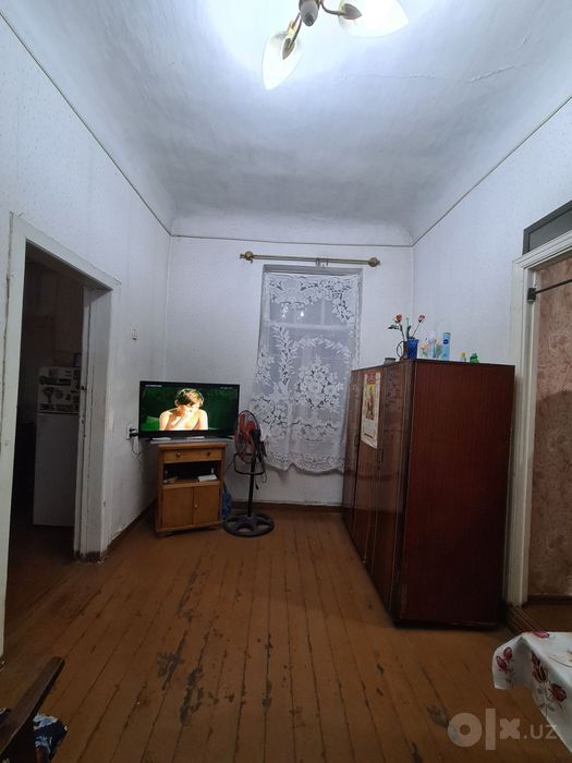 Продается 2х комнатная квартира бывшая общага 2этаж в 2х этажах.узбуму