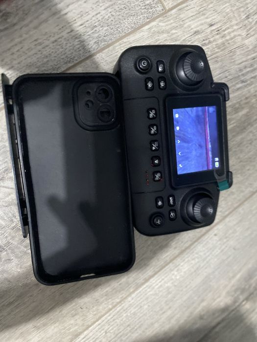 Продам Кводрокоптер дрон с экраном