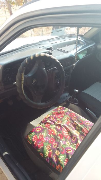 Юриб турган машина