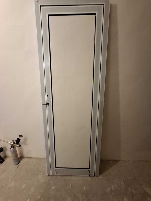 Алуминиева врата