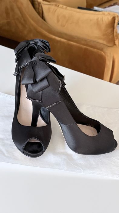 Vând încălțăminte în stare foarte bună (Ugg, Nike etc)
