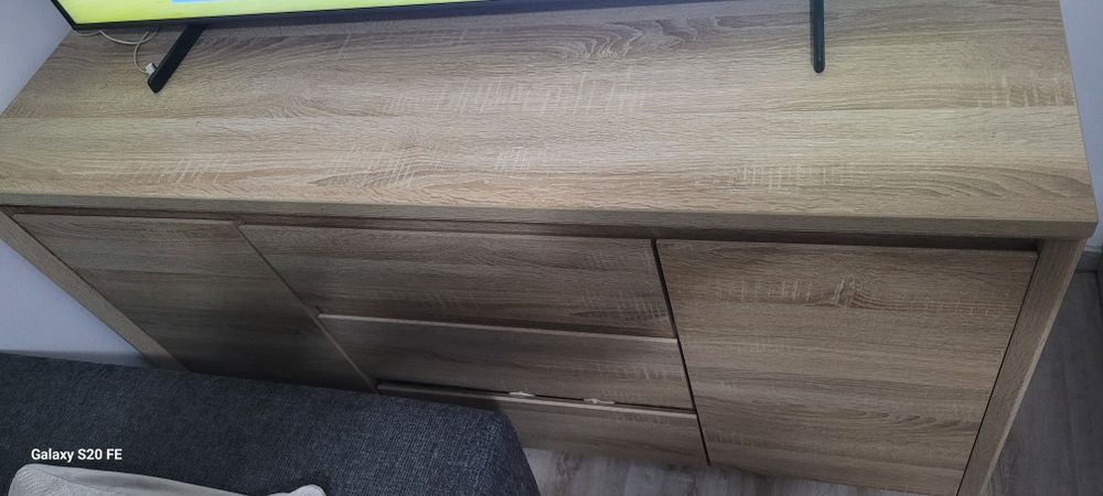 Comoda tv cu 2 usi si 3 sertare