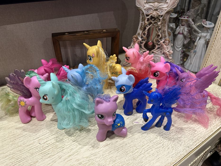 Пони сразу все много