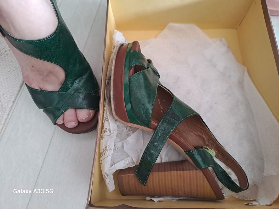 Тегин бесплатно обувь