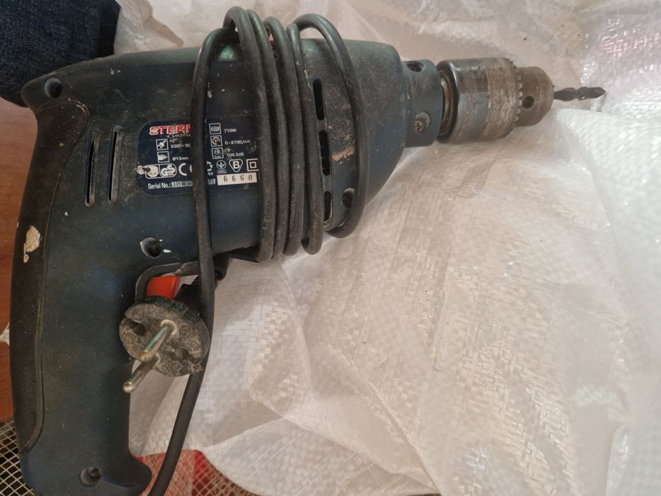 Bormasina Stern 710w 13mm 2700 rotatii/min