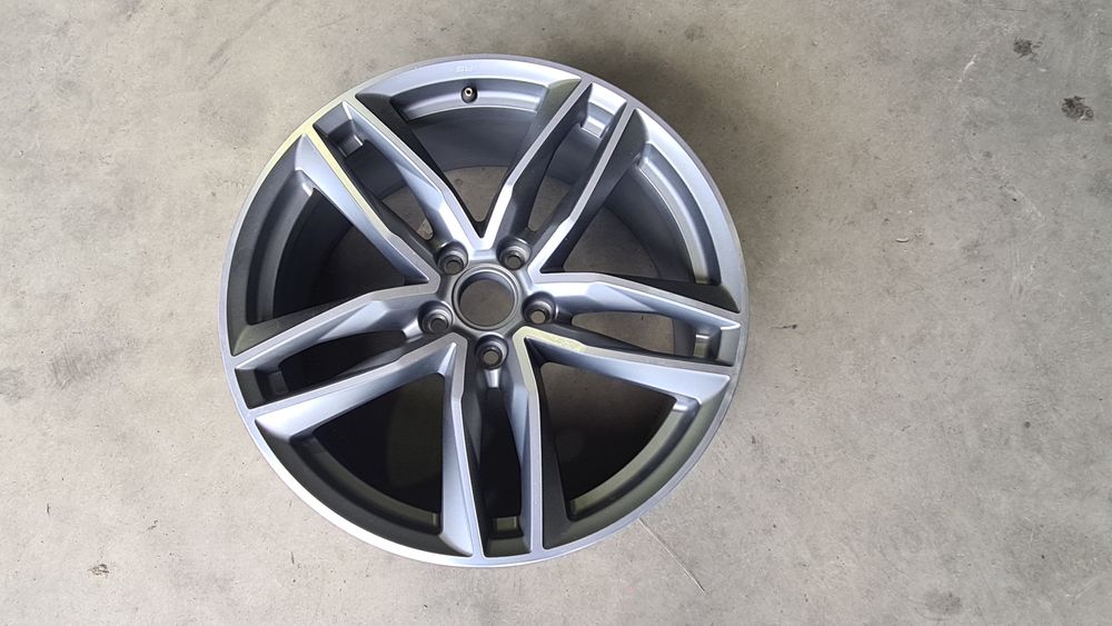 Janta aliaj audi TT RS pe 19 E-9.0Jx19H2 ET52 cod 8S0601025R Titan