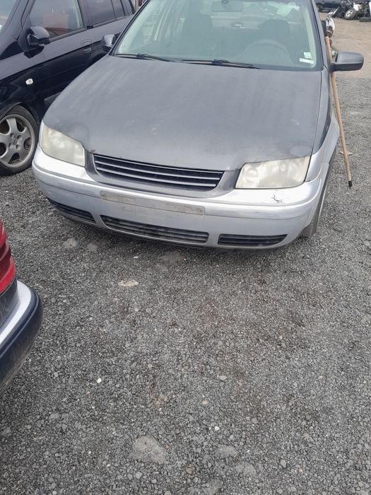 Продавам фолксфаген бора на части