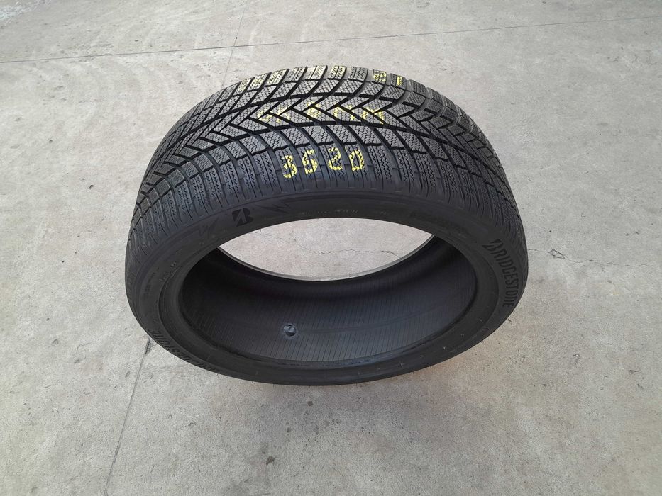 O anvelopa iarna 265 40 21 bridgestone blizzak LM 005 cu 8 mm 3520