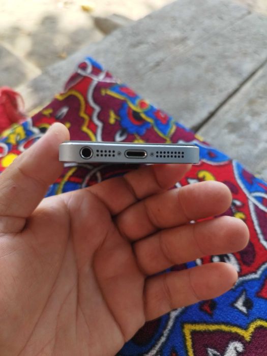 Айфон 5с без единый царапин