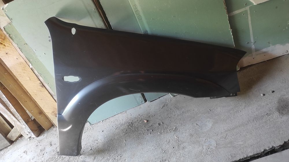 Крыло правое Мазда Трибьют
