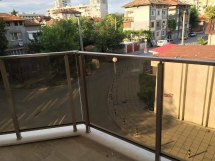 Алуминиеви парапети със стъкло