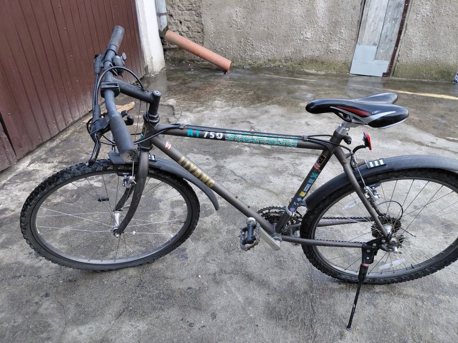Vând bicicleta urgent de munte montanbike model  mai vechi preț neg