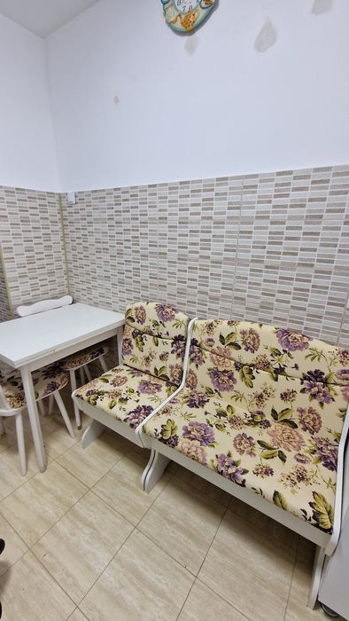 Masa de bucatarie cu doua scaune