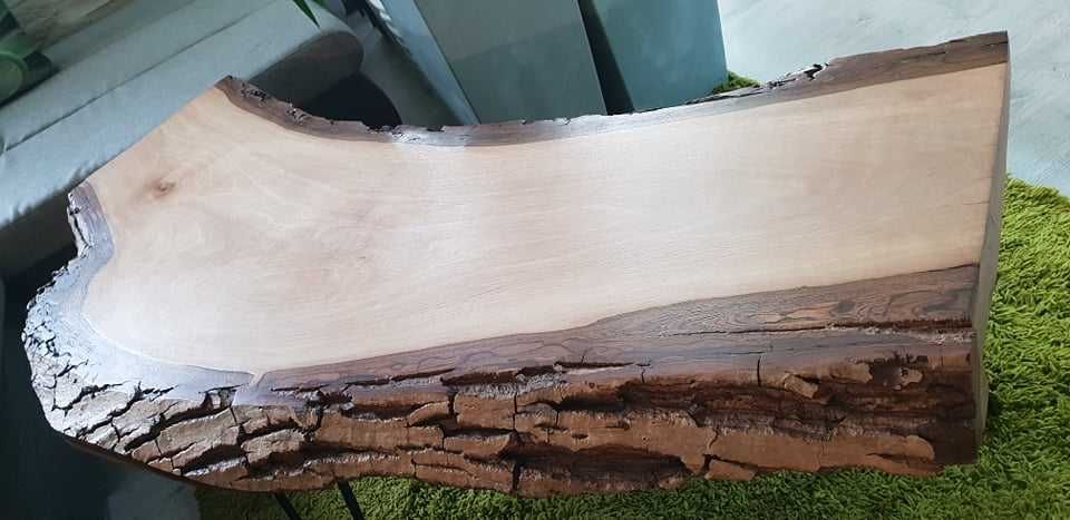 Masa living din lemn de nuc nobil