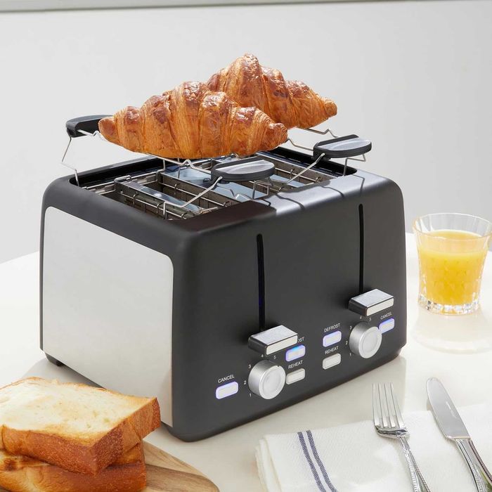 Тостер за 4 филии Amazon Basics със 7 нива на изпичане 1500 W