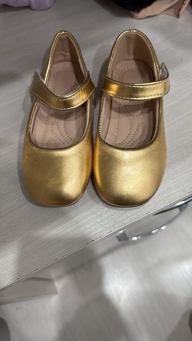 Продам детские туфли