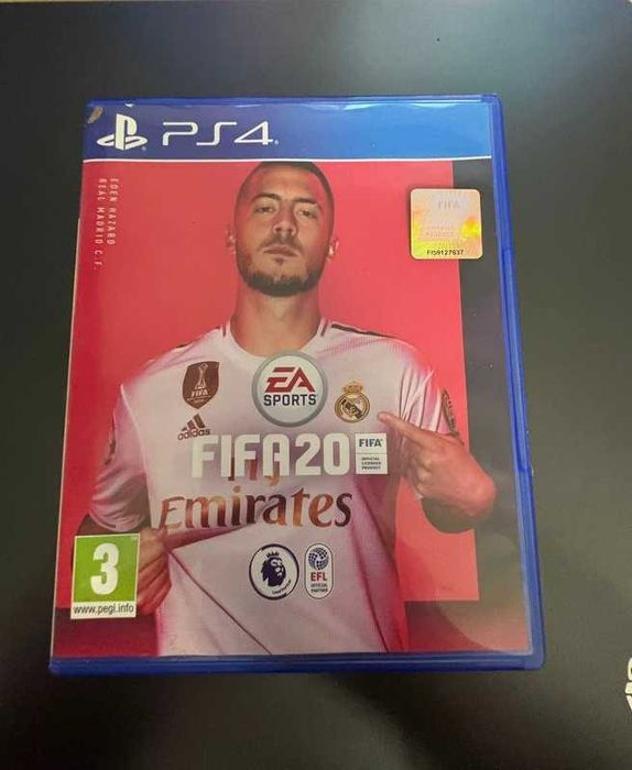 PlayStation 4 Slim 1TB cuh-2116B + Controller + FIFA 19/20 – Stare Foarte Bună
