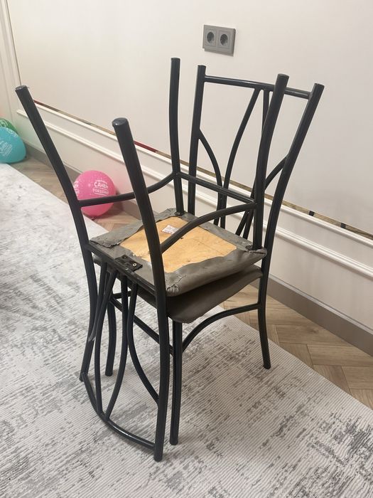 Продам две стулья