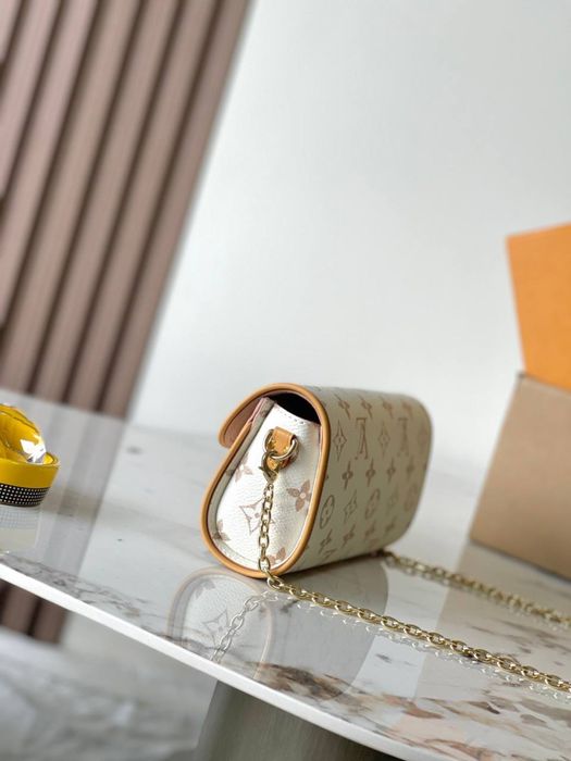 Geanta Louis Vuitton Pochette Camille