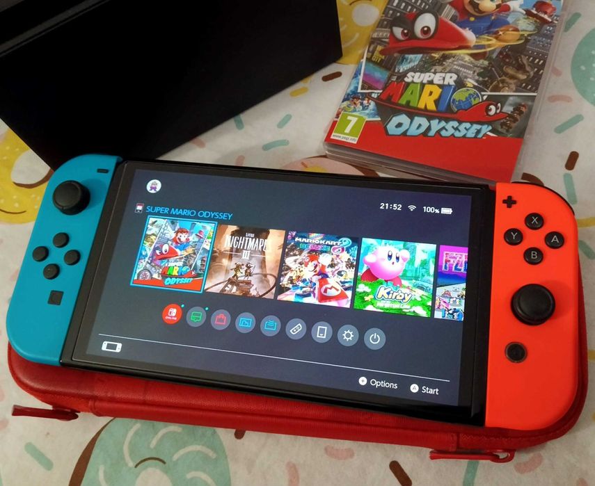 Nintendo Switch OLED със Super Mario Odyssey и калъф