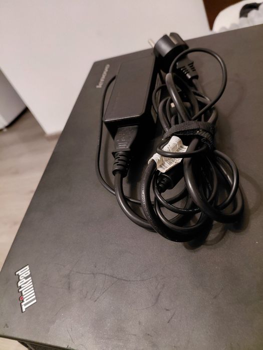 Vând laptop Lenovo defect