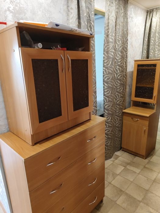 Комод (бу)10000, тумба под телевизор(бу)5000, шкафчик (бу)10000