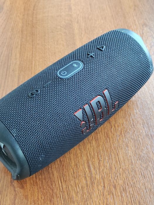 Jbl Charge 5, требует ремонта