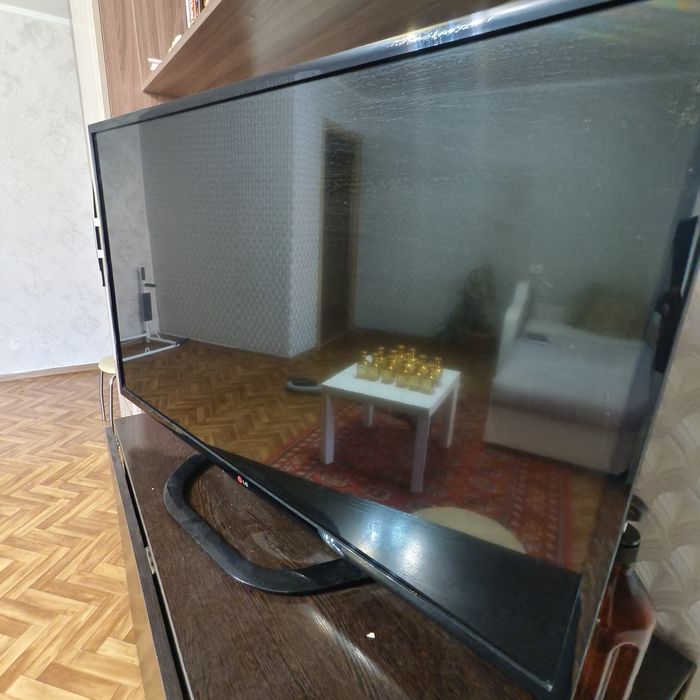 Телевизор LG  106 диагональ