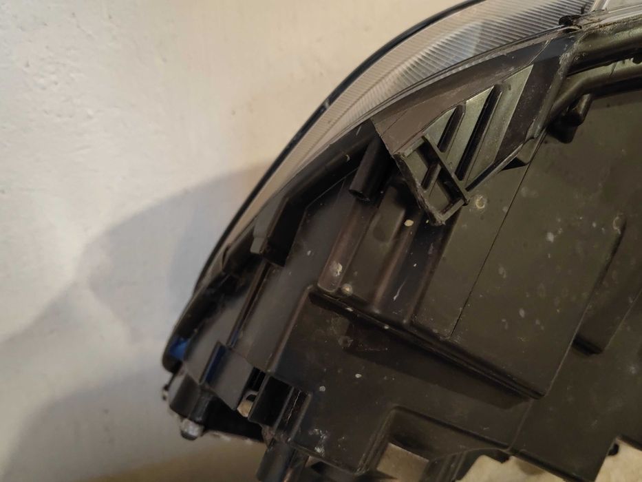 Фар Dacia Duster LED десен / Фар Дачиа Дъстър Оригинални