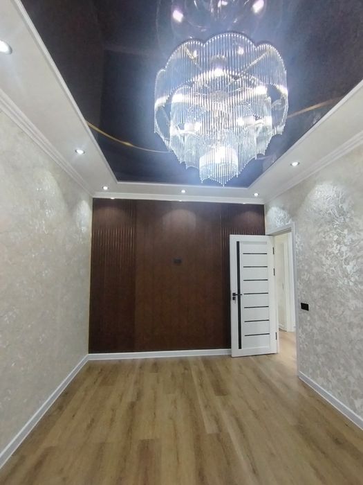 Чирчик шахрида 8 мкда 3 хонали уй сотилади