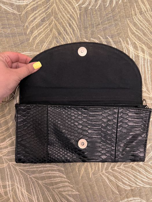 Сумочка клатч. Остался черный под змеиную кожу